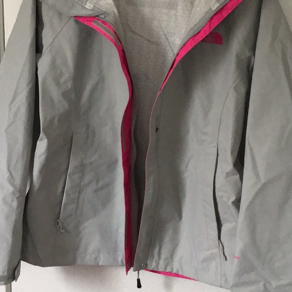North face rain jacket - Picture 7 of 9